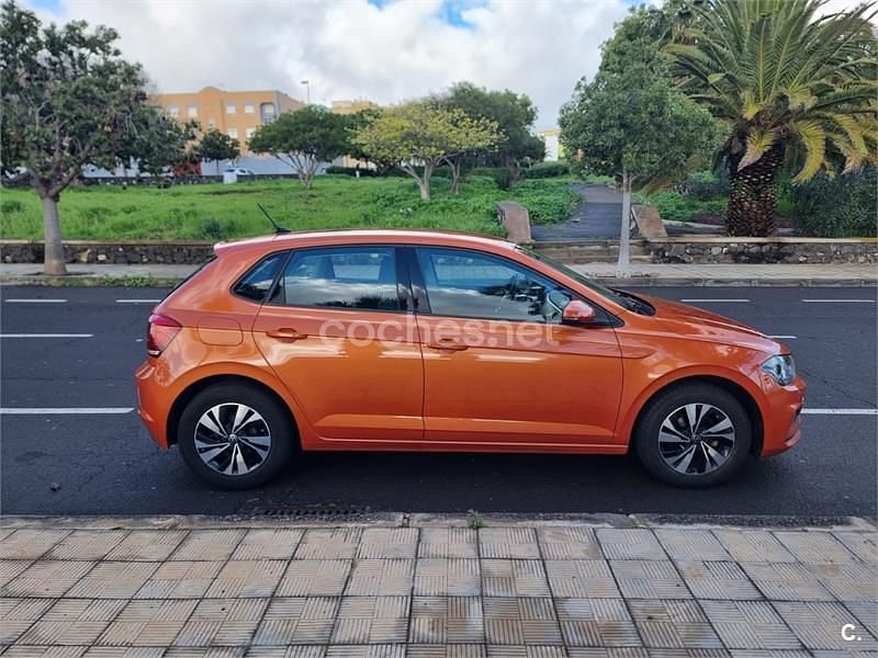 Usado VW Polo Advance 95 CV (69 kW) 2021 Naranja Berlina