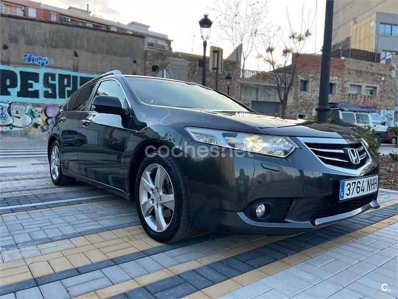 Usado Honda Accord Executive 150 CV (110 kW) 2012 Gris / plata Familiar