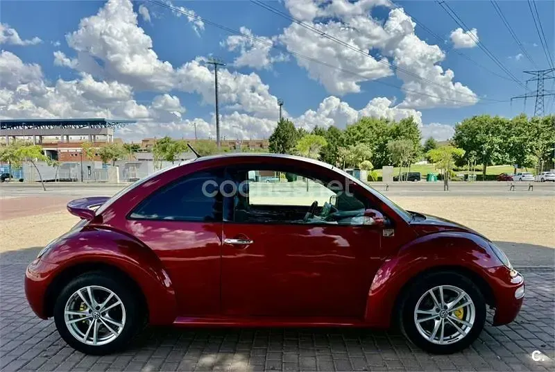Usado VW New Beetle 102 CV (75 kW) 2003 Rojo Utilitario