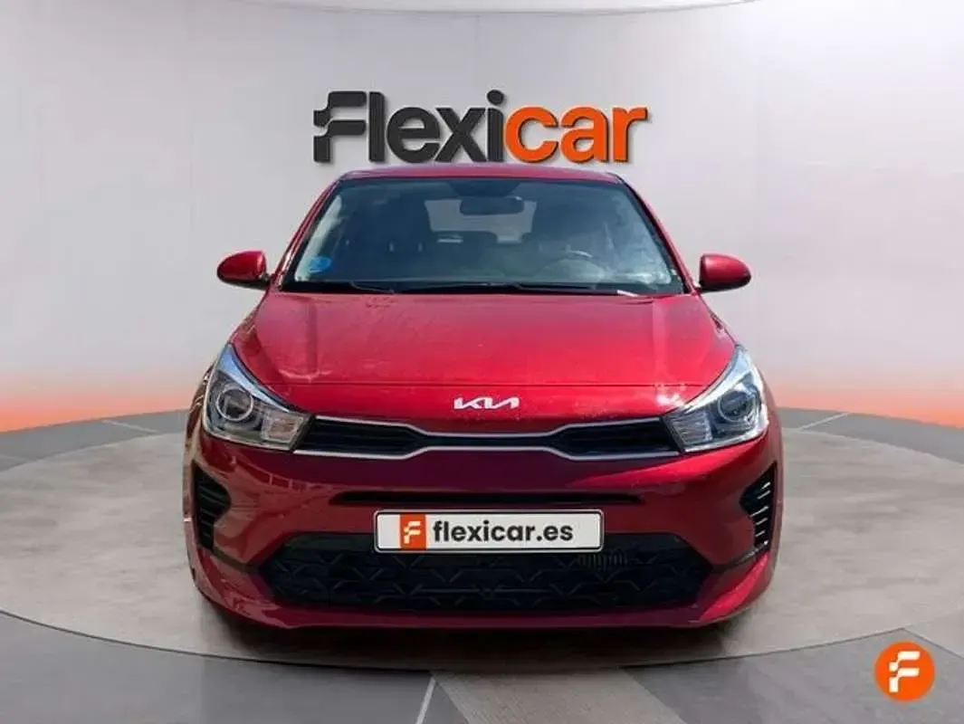 Usado Kia Rio 101 CV (74 kW) 2021 Rojo Utilitario