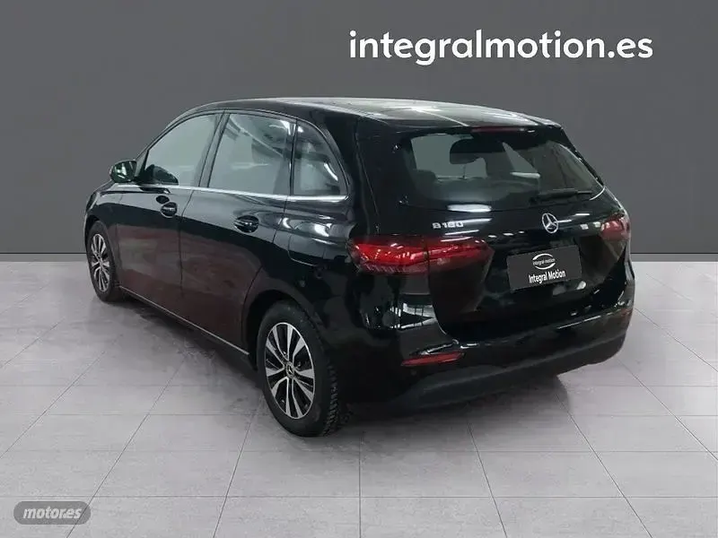 Usado Mercedes B180 136 CV (100 kW) 2023 Negro Monovolumen