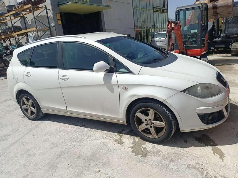 Usado Seat Altea Reference 105 CV (77 kW) 2011 Blanco Monovolumen