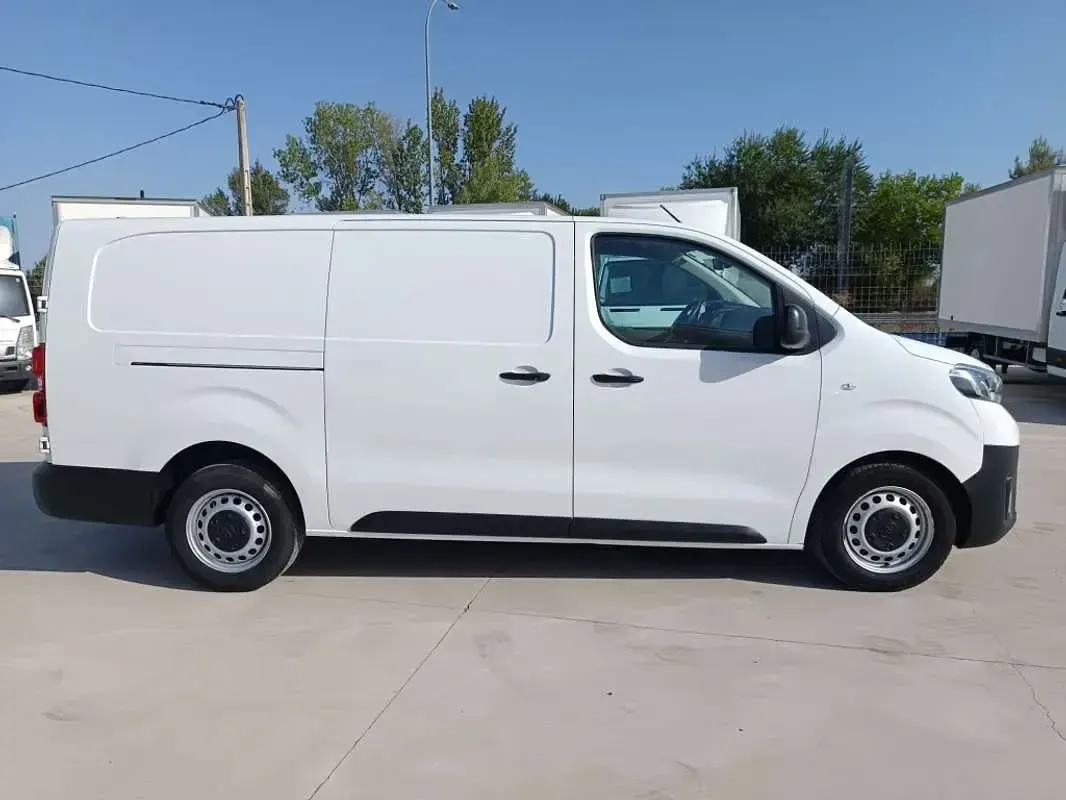 Usado Toyota Proace 140 CV (102 kW) 2022 Blanco Monovolumen