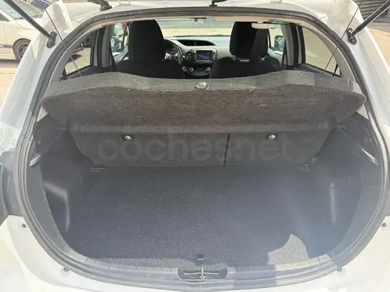 Usado Toyota Yaris Hybrid 100 CV (73 kW) 2017 Blanco Berlina