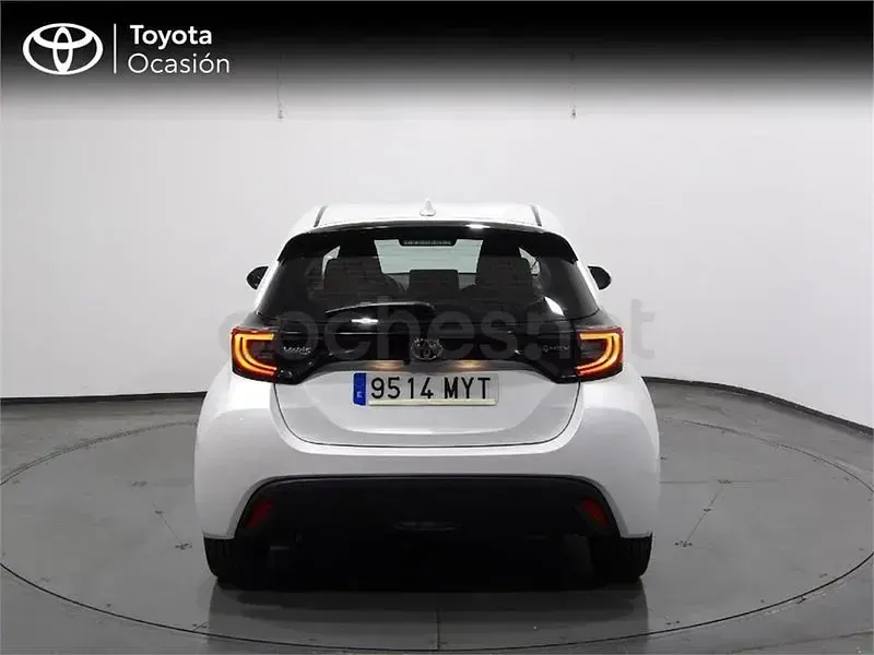 Usado Toyota Yaris Hybrid Active 116 CV (85 kW) 2025 Blanco Berlina