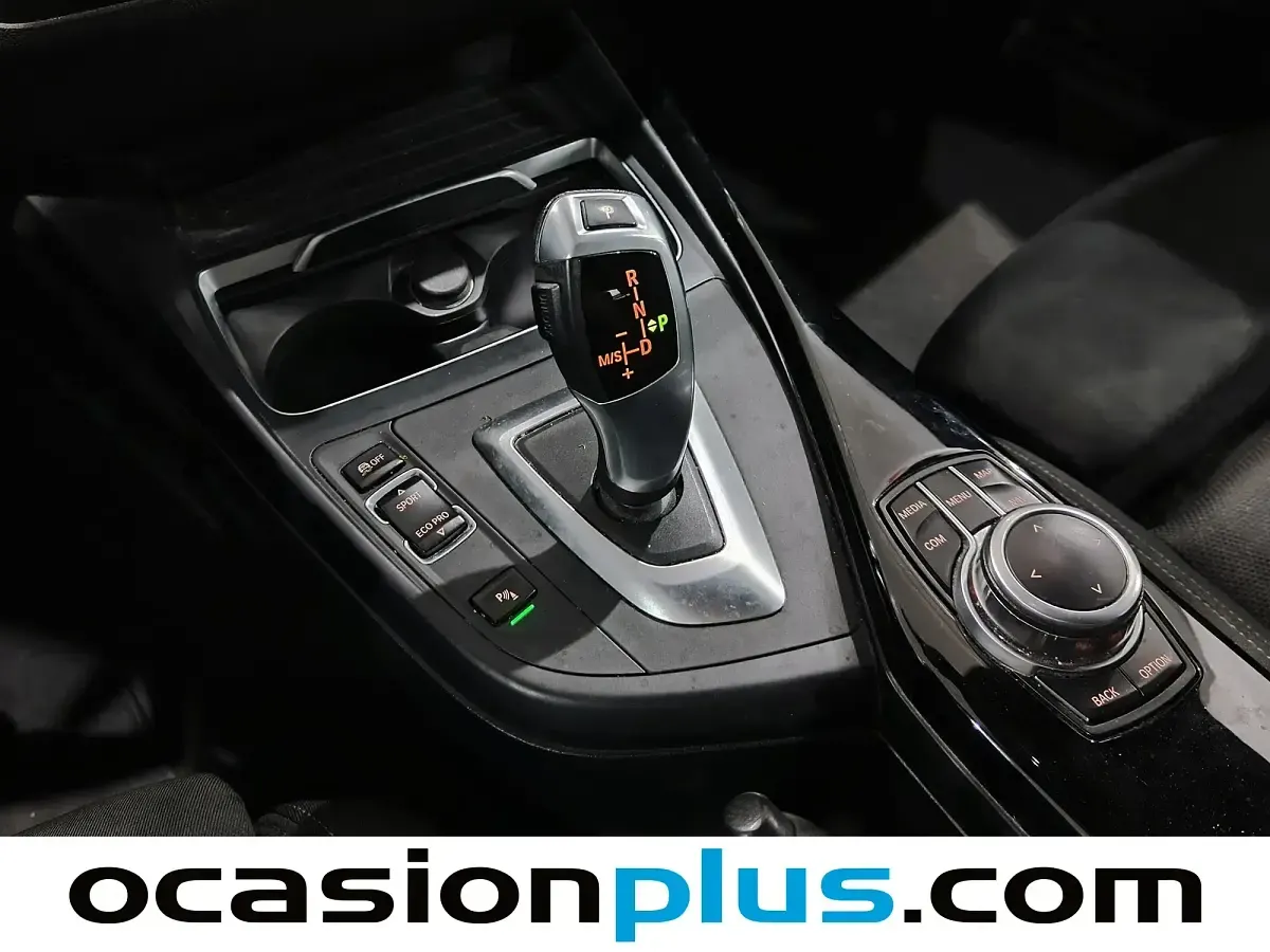 Usado BMW 118 136 CV (100 kW) 2019 Rojo Utilitario