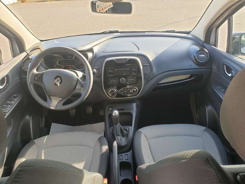 Usado Renault Captur Intens 90 HP (66 kW) 2015 Prateado SUV