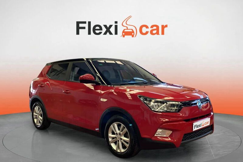 Rojo Usado 2017 Ssangyong Tivoli SUV | 9690 € (Super precio) - Imagen 1/4