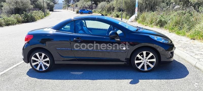 Usado Peugeot 207 CC 112 CV (82 kW) 2013 Negro Descapotable