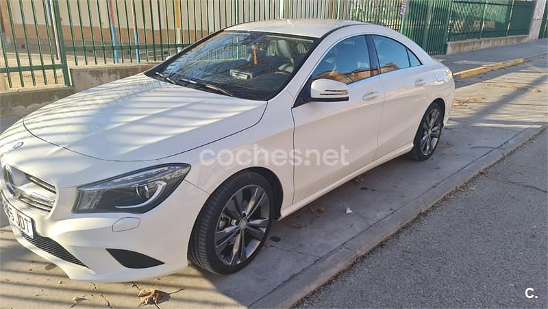 Usado Mercedes CLA200 Urban 136 CV (100 kW) 2015 Blanco Berlina