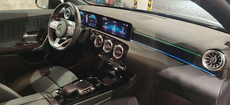 Usado Mercedes A200 Advanced 150 CV (110 kW) 2023 Azul Utilitario