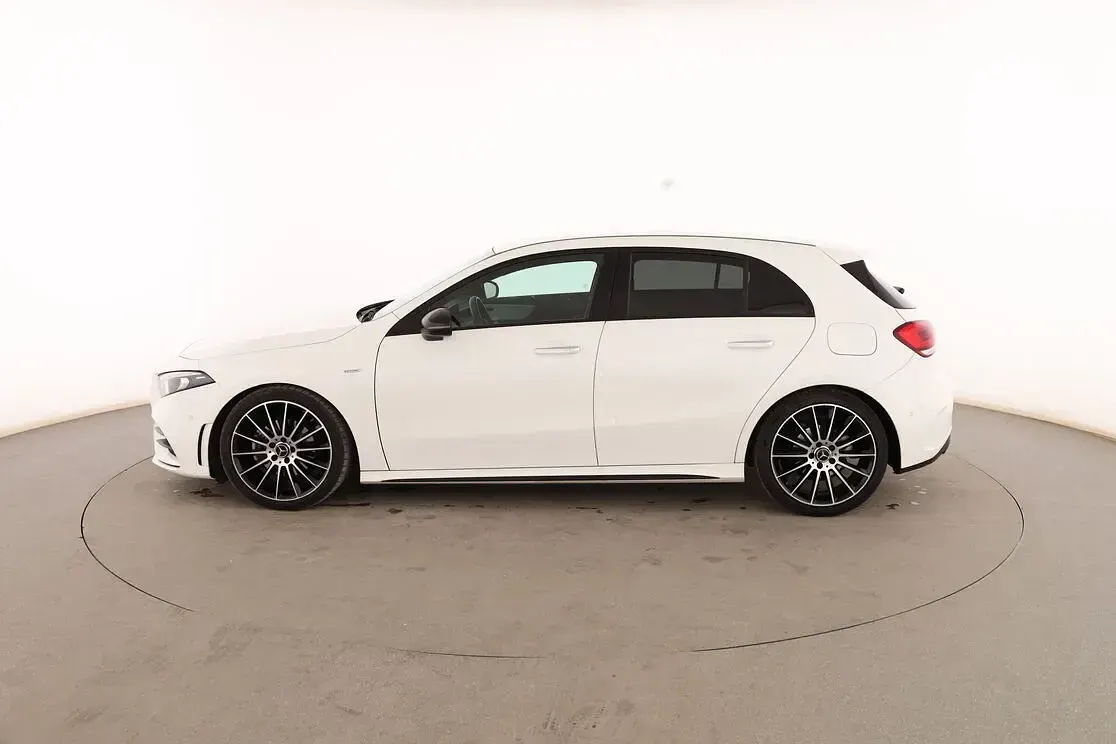 Usado Mercedes A200 AMG line 150 CV (110 kW) 2021 Blanco Berlina