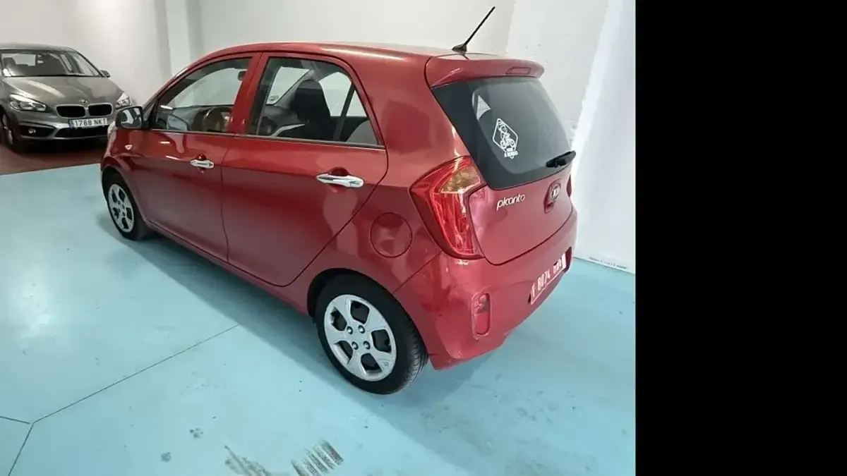 Usado Kia Picanto Urban 69 CV (50 kW) 2014 Rojo Utilitario