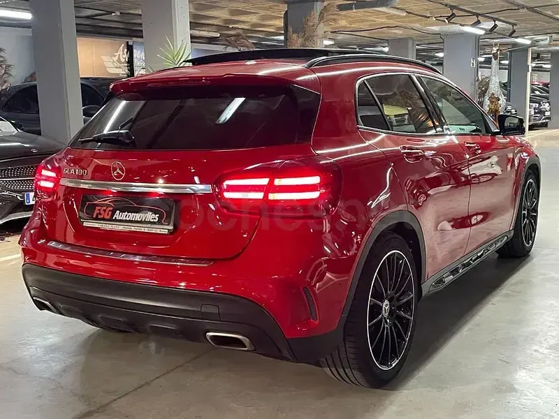 Usado Mercedes GLA180 AMG line 122 CV (89 kW) 2017 Rojo SUV
