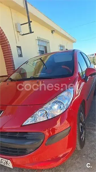 Usado Peugeot 207 70 CV (51 kW) 2008 Rojo Berlina