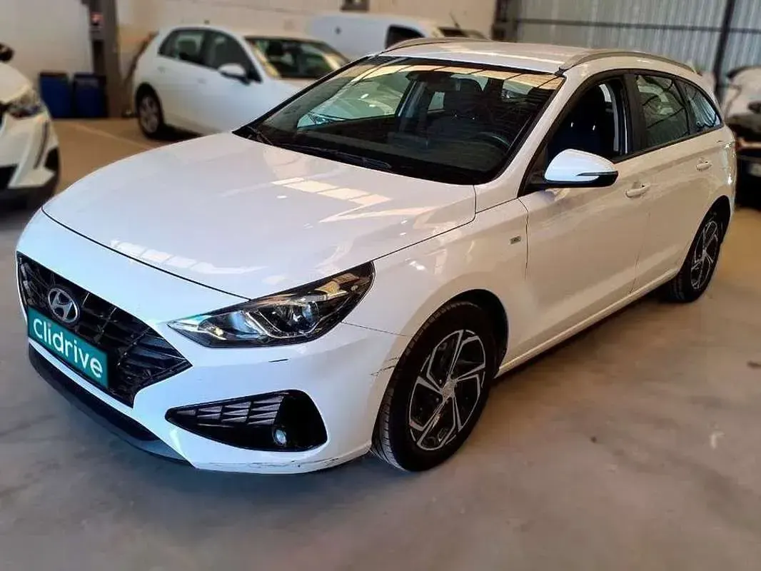 Käytetty Hyundai i30 120 HP (88 kW) 2023 Valkoinen Farmari