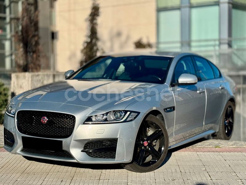 Gris / plata Usado 2018 Jaguar XF R-Sport Berlina | 21.990 € (Caro) - Imagen 1/4