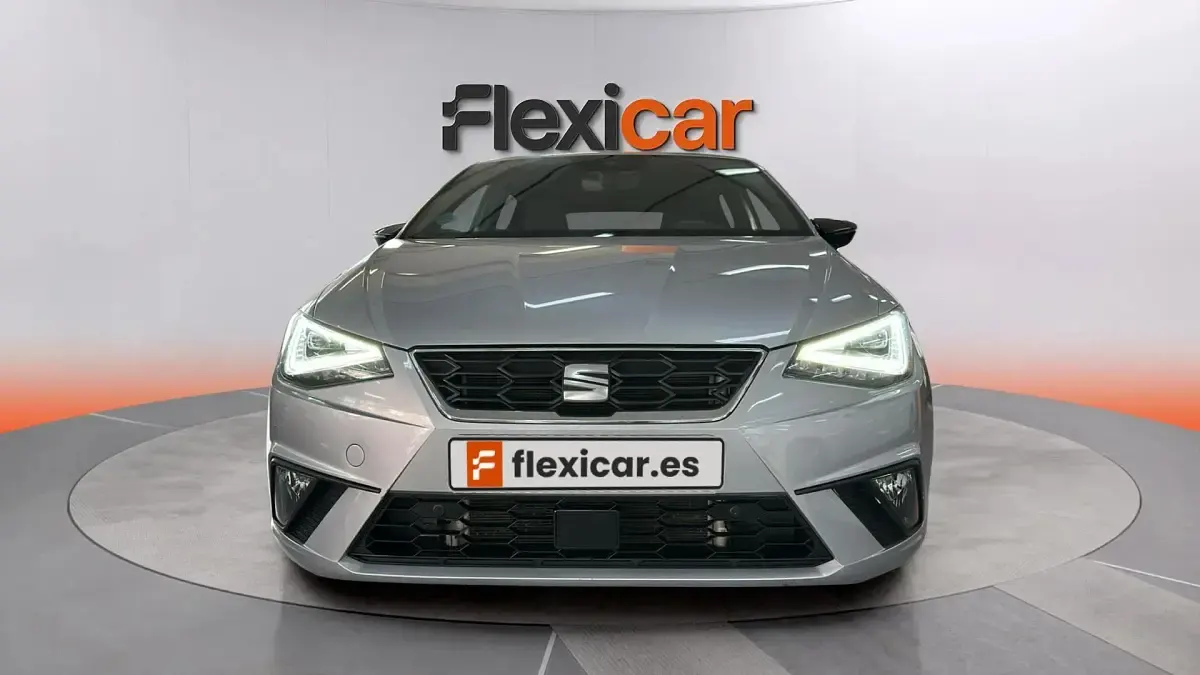 Usado Seat Ibiza FR 110 CV (80 kW) 2023 Gris Utilitario