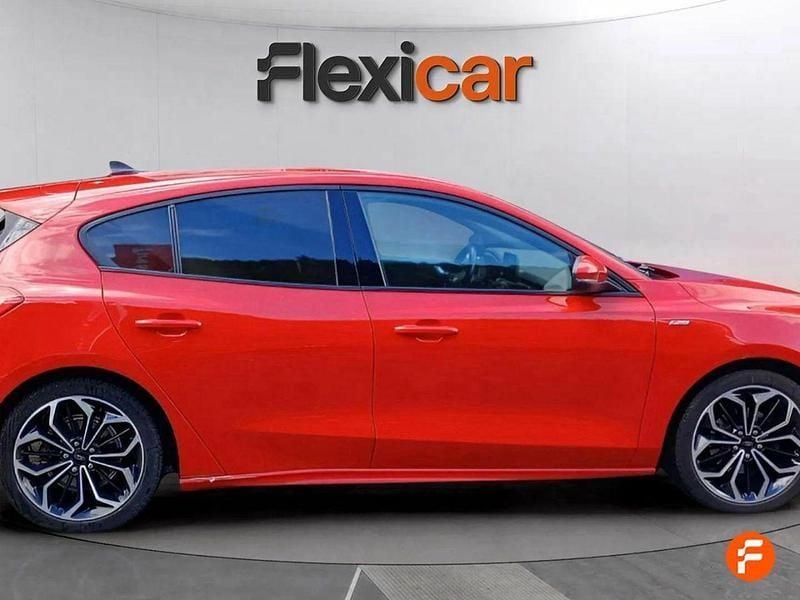 Usado Ford Focus ST-Line X 125 CV (91 kW) 2020 Rojo Familiar