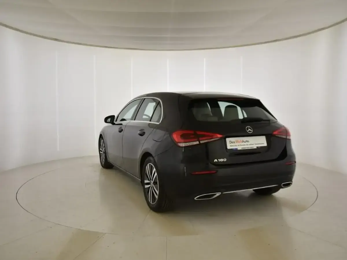 Usado Mercedes A180 136 CV (100 kW) 2022 Negro