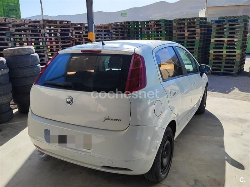 Usado Fiat Grande Punto Dynamic 75 CV (55 kW) 2006 Blanco Utilitario