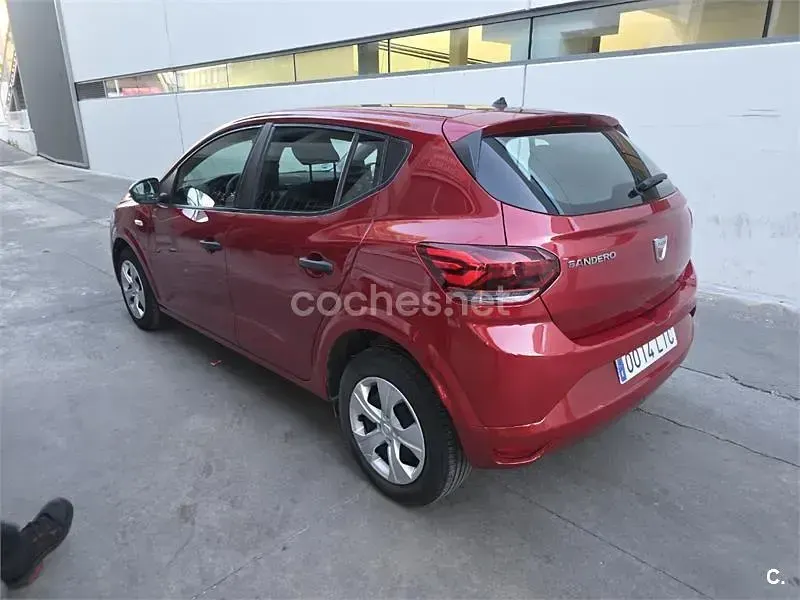 Usado Dacia Sandero Essentiel 101 CV (74 kW) 2021 Rojo Berlina