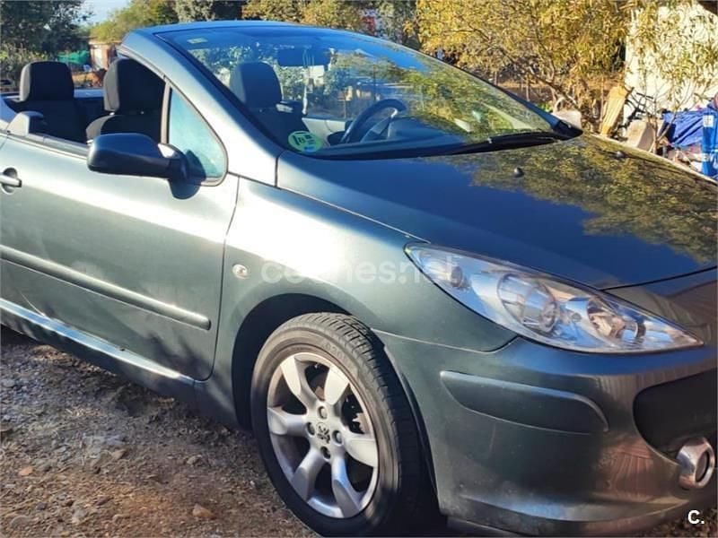 Usado Peugeot 307 CC 136 CV (100 kW) 2006 Verde Descapotable