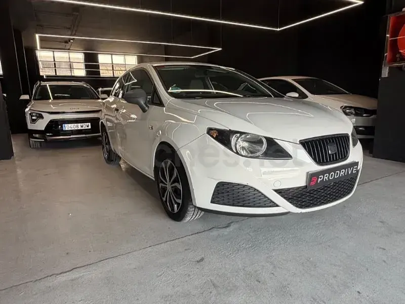 Usado Seat Ibiza SC Reference 70 CV (51 kW) 2010 Blanco Utilitario