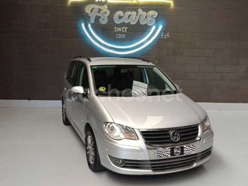 Gris / plata Usado 2008 VW Touran Edition Monovolumen | 8990 € (Un poco caro) - Imagen 1/4