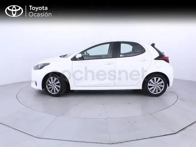 Usado Toyota Yaris Hybrid Active 116 CV (85 kW) 2022 Blanco Berlina