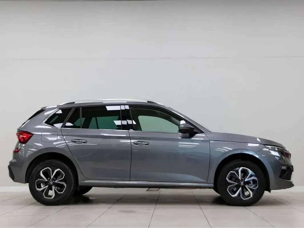 Usado Skoda Kamiq Selection 116 CV (85 kW) 2025 Gris SUV