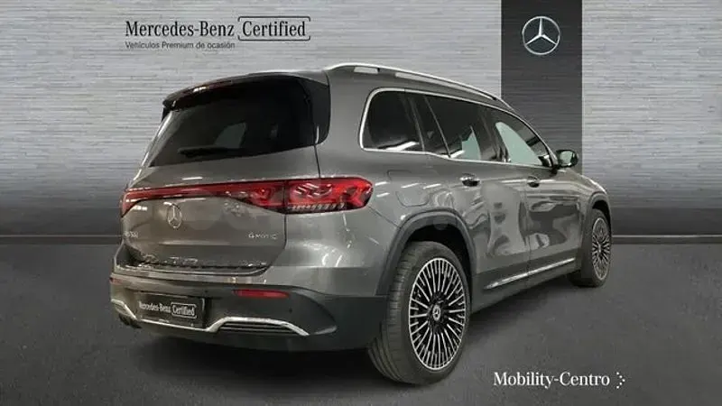 Usado Mercedes EQB300 AMG line 167 kW (228 CV) 2023 Gris montaña met. SUV