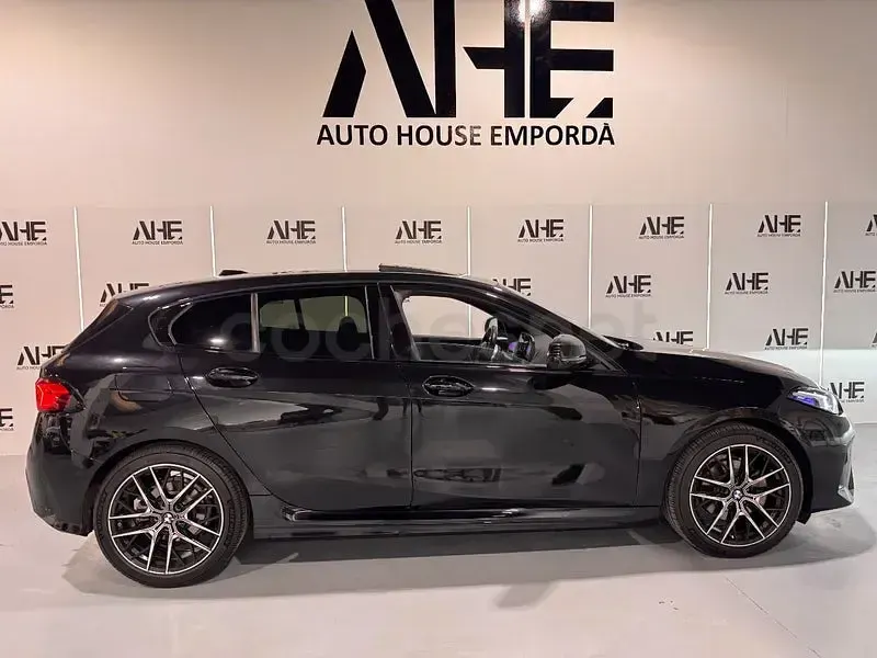 Begagnad BMW 120 Shadowline 170 HK (125 kW) 2025 Svart Halvkombi