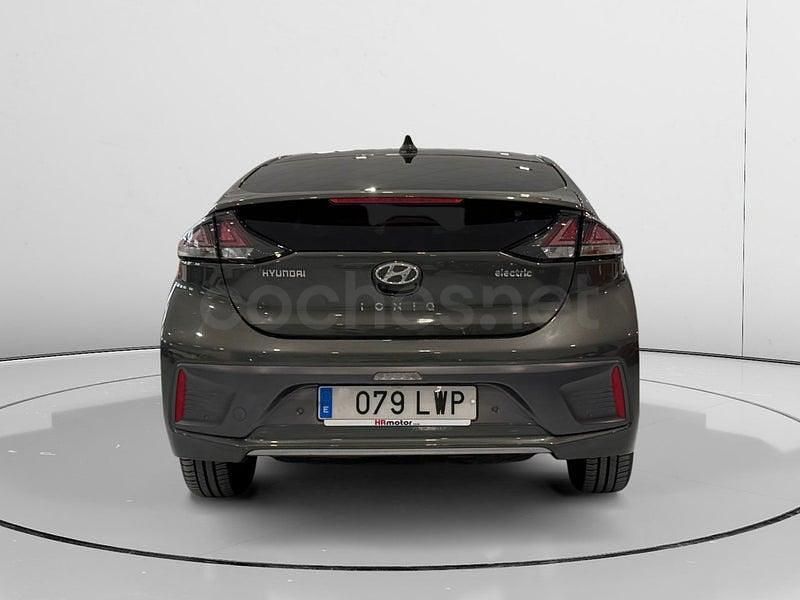 Usado Hyundai Ioniq 141 CV (103 kW) 2022 Gris / plata Utilitario