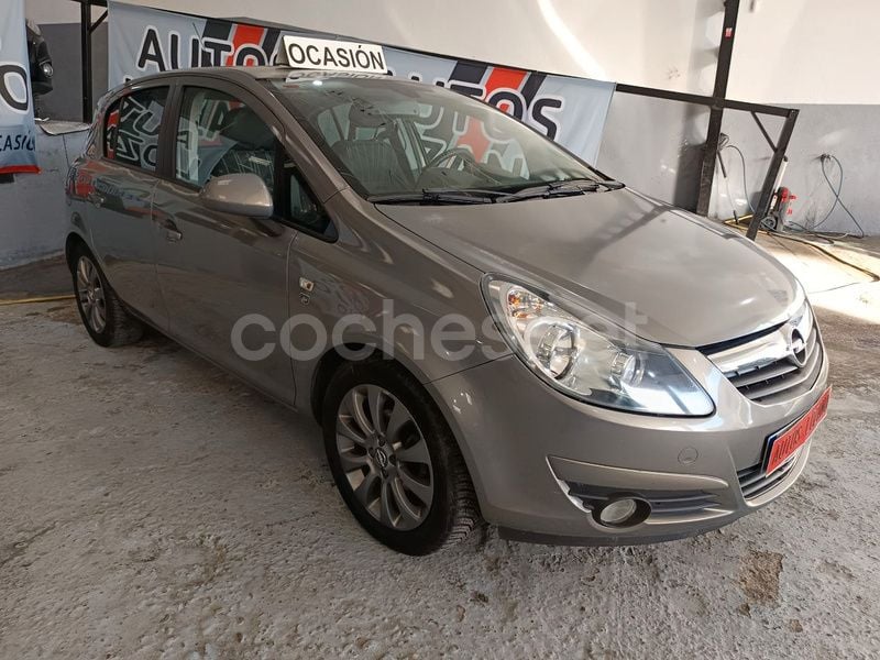 Beige Usado 2011 Opel Corsa Cosmo Berlina | 3990 € (Precio justo) - Imagen 1/4