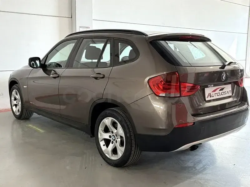 Usado BMW X1 Comfort Edition 143 CV (105 kW) 2012 Marrón SUV