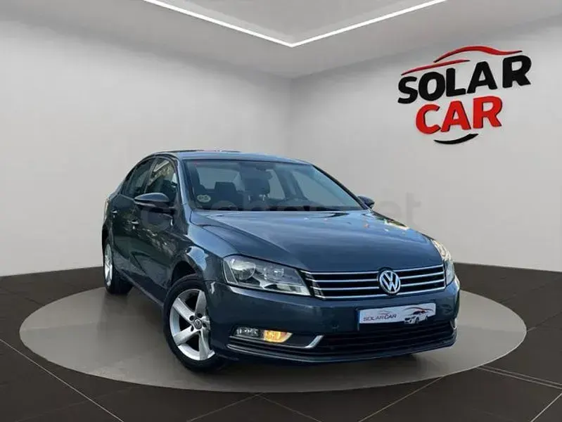 Usado VW Passat Advance 105 CV (77 kW) 2013 Gris / plata Berlina