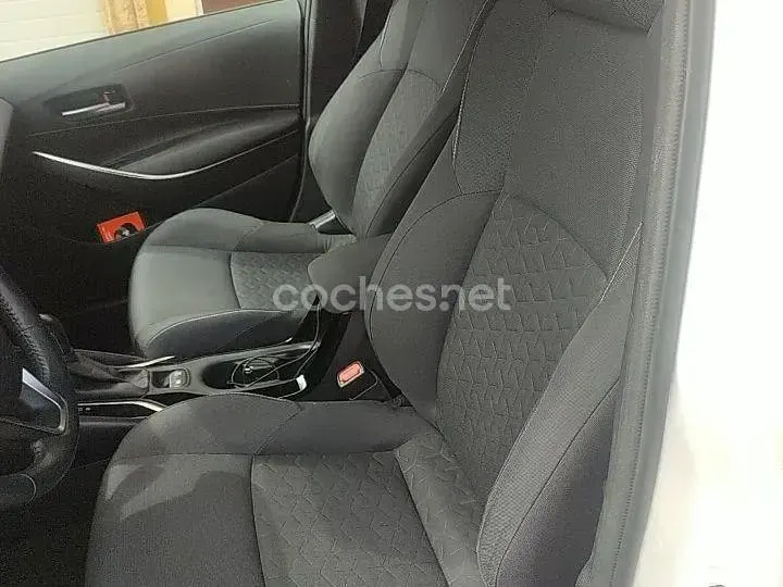 Usado Toyota Corolla Active 122 CV (89 kW) 2021 Blanco Familiar