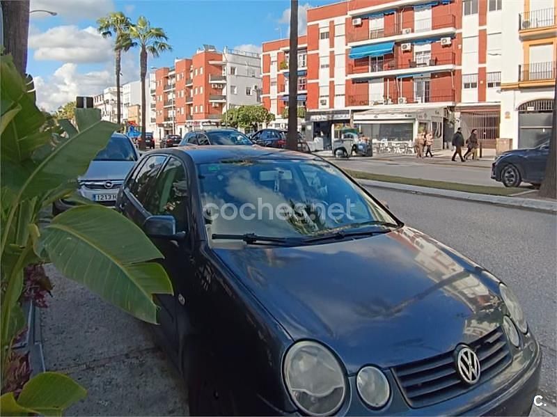 Usado VW Polo Highline 75 CV (55 kW) 2002 Gris / plata Berlina
