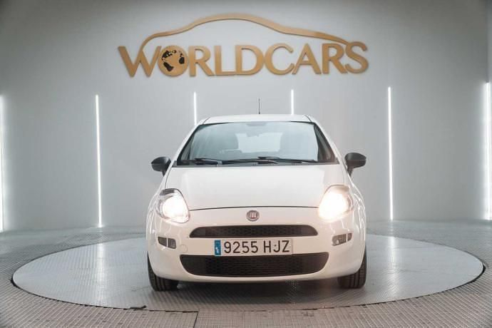 Usado Fiat Punto Pop 75 CV (55 kW) 2012 Blanco Berlina