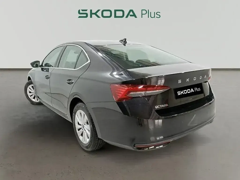 Usado Skoda Octavia Selection 150 CV (110 kW) 2025 Negro Berlina