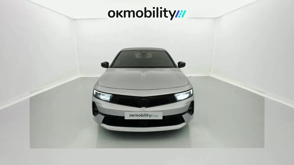 Usado Opel Astra GS Line 130 CV (95 kW) 2022 Plata cristal Utilitario