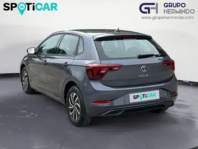 Usado VW Polo Life 95 CV (69 kW) 2023 Gris Utilitario