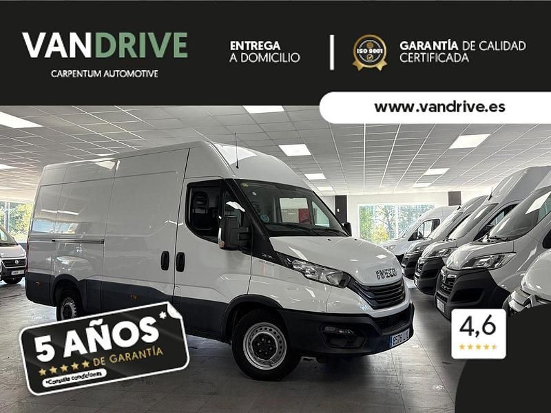 Blanco Usado 2022 Iveco Daily Berlina | 23.700 € (Caro) - Imagen 1/4