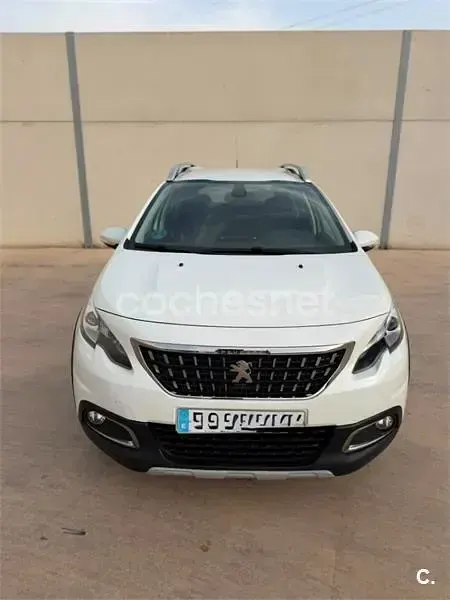 Usado Peugeot 2008 Allure 120 CV (88 kW) 2017 Blanco SUV