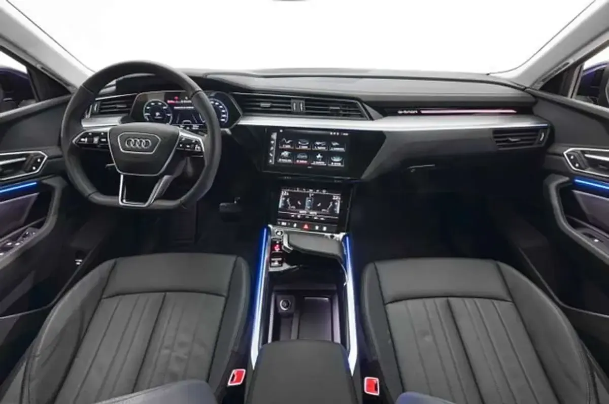 Usado Audi e-tron Sportback Sport 300 kW (408 CV) 2022 Azul SUV