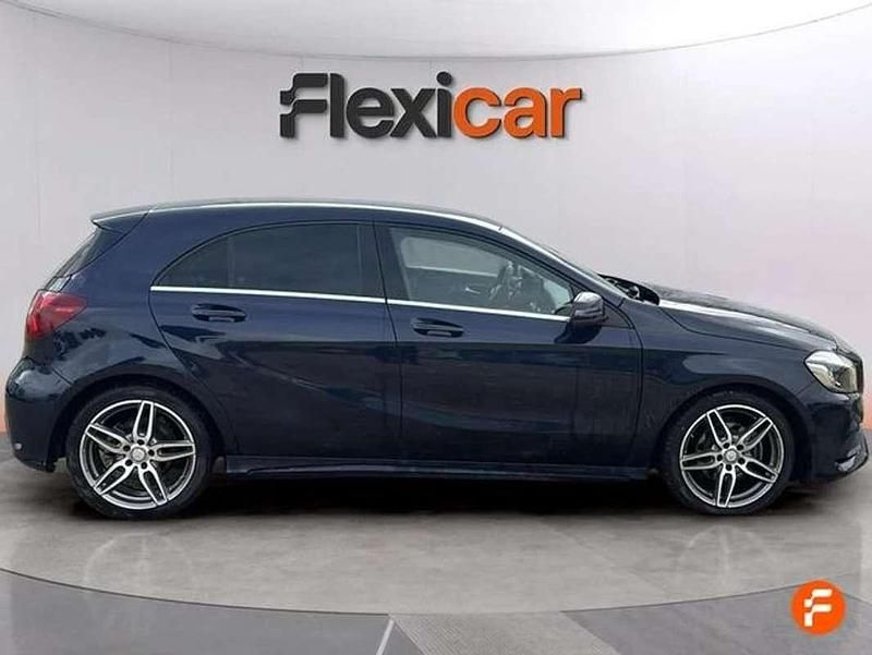 Usado Mercedes A180 Elegance 109 CV (80 kW) 2017 Azul Utilitario