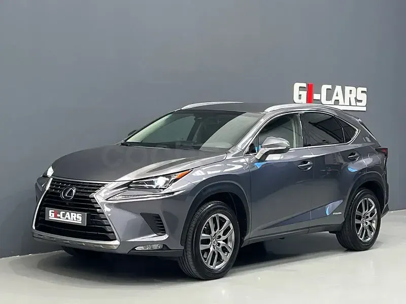 Usado Lexus NX300h Business Edition 197 CV (144 kW) 2018 Gris / plata SUV