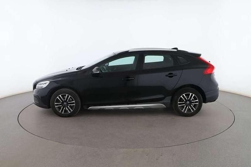 Usado Volvo V40 Momentum 121 CV (88 kW) 2017 Negro Familiar