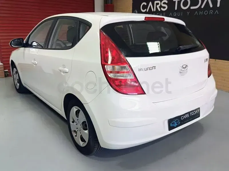 Usado Hyundai i30 Comfort 109 CV (80 kW) 2010 Blanco Berlina